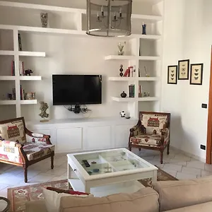 Centro Storico, Piazza Carmine: La Casa Di Angela Reggio Calabria